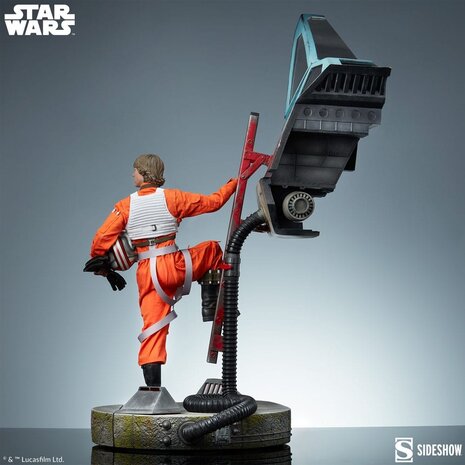 Sideshow Collectibles Star Wars Premium Format Statue Luke Skywalker & X-Wing: Red Five, Standing By 76 cm Sideshow Collectibles Star Wars Premium Format Statue Luke Skywalker & X-Wing: Red Five, Standing By 76 cm