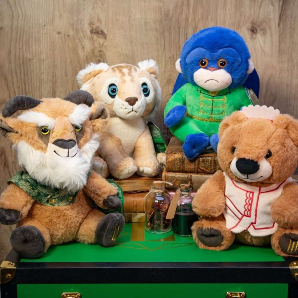 The Noble Collection Wicked Cowardly Dulcibear Plush Figure 19 cm The Noble Collection Wicked Cowardly Dulcibear Plush Figure 19 cm