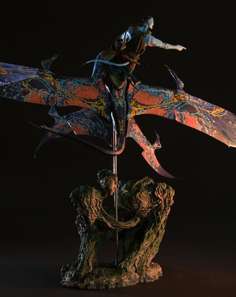 McFarlane Toys Avatar: The Way of Water Action Figure Recom Quaritch & RDA Banshee (Gold Label)