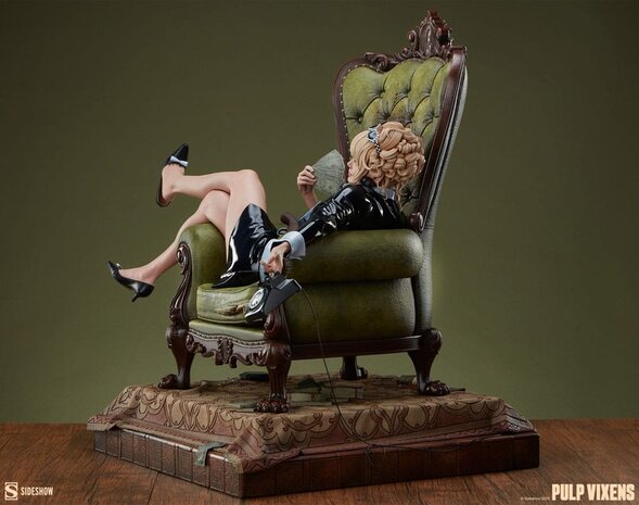 Sideshow Collectibles Pulp Vixens Premium Format Statue Killer Return 46 cm Sideshow Collectibles Pulp Vixens Premium Format Statue Killer Return 46 cm