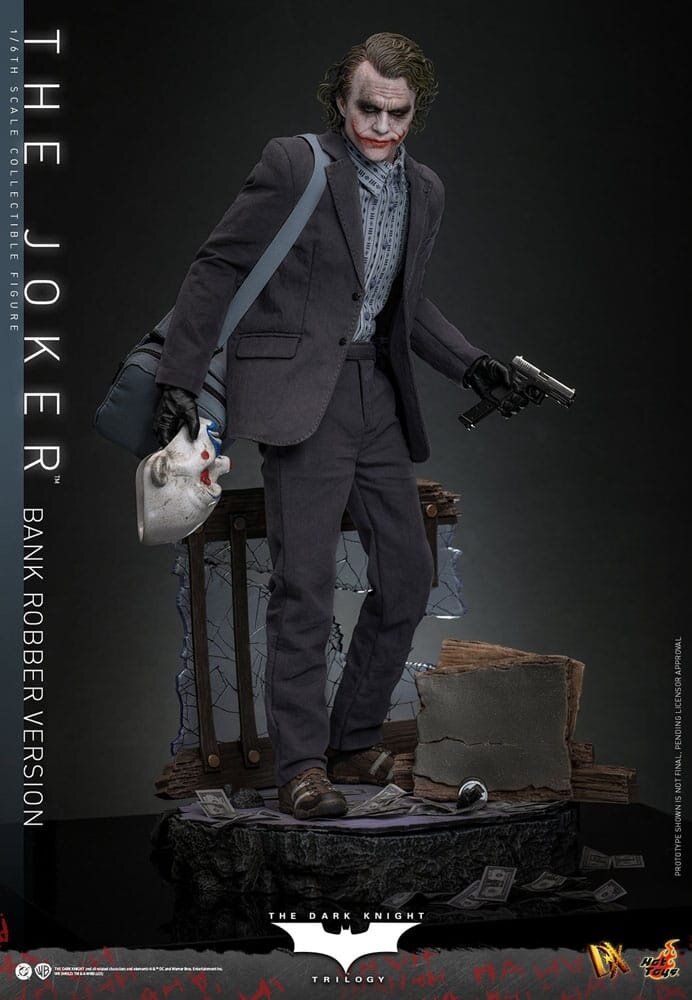 Hot Toys The Dark Knight DX Action Figure 1/6 The Joker (Bank Robber Version) 30 cm Hot Toys The Dark Knight DX Action Figure 1/6 The Joker (Bank Robber Version) 30 cm