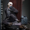Hot Toys The Dark Knight DX Action Figure 1/6 The Joker (Bank Robber Version) 30 cm Hot Toys The Dark Knight DX Action Figure 1/6 The Joker (Bank Robber Version) 30 cm