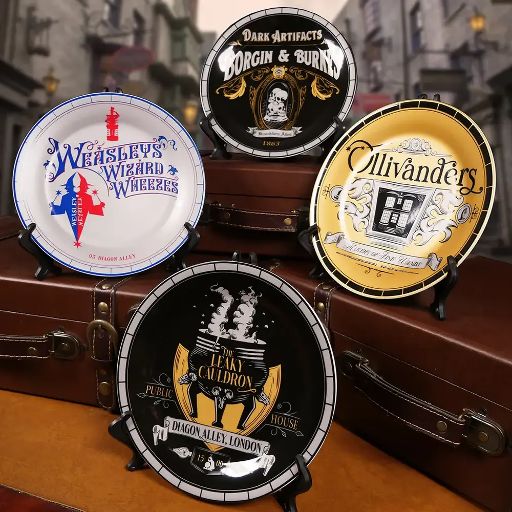 Cinereplicas Harry Potter Diagon Alley Set Plates (4x) Cinereplicas Harry Potter Diagon Alley Set Plates (4x)