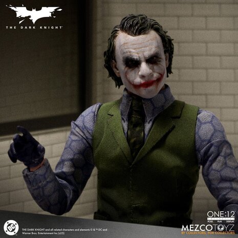 Mezco Toyz The Dark Knight Action Figure 1/12 Joker 17 cm