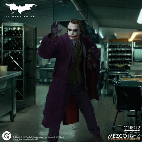 Mezco Toyz The Dark Knight Action Figure 1/12 Joker 17 cm