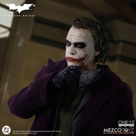 Mezco Toyz The Dark Knight Action Figure 1/12 Joker 17 cm