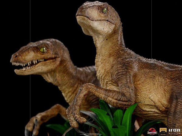 Iron Studios Jurassic Park Deluxe Art Scale Statue 1/10 Just The Two Raptors 20 cm