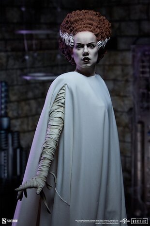 Sideshow Collectibles Bride of Frankenstein Premium Format Statue The Bride (Fabric Costume) 55 cm