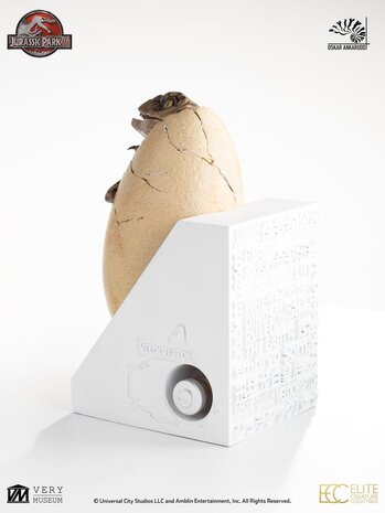 Elite Creature Collectibles Jurassic Park III ECC Elite Creature Line Statue White Queen Hatching Egg 13 cm