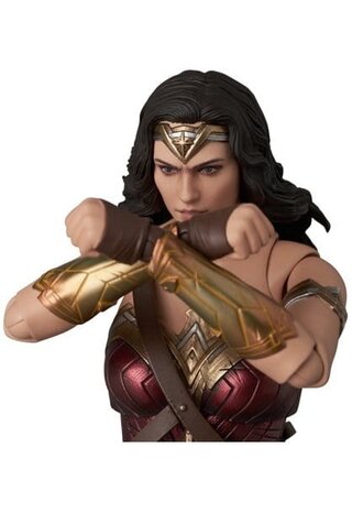 Medicom Toy Wonder Woman MAFEX Action Figure Wonder Woman Justice League Ver. 15 cm