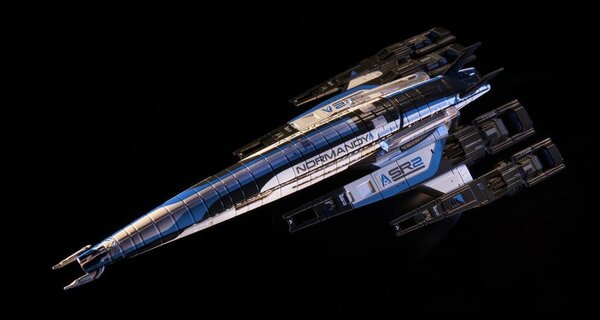 Master Replicas Mass Effect Die-Cast Normandy SR-2 22 cm Master Replicas Mass Effect Die-Cast Normandy SR-2 22 cm