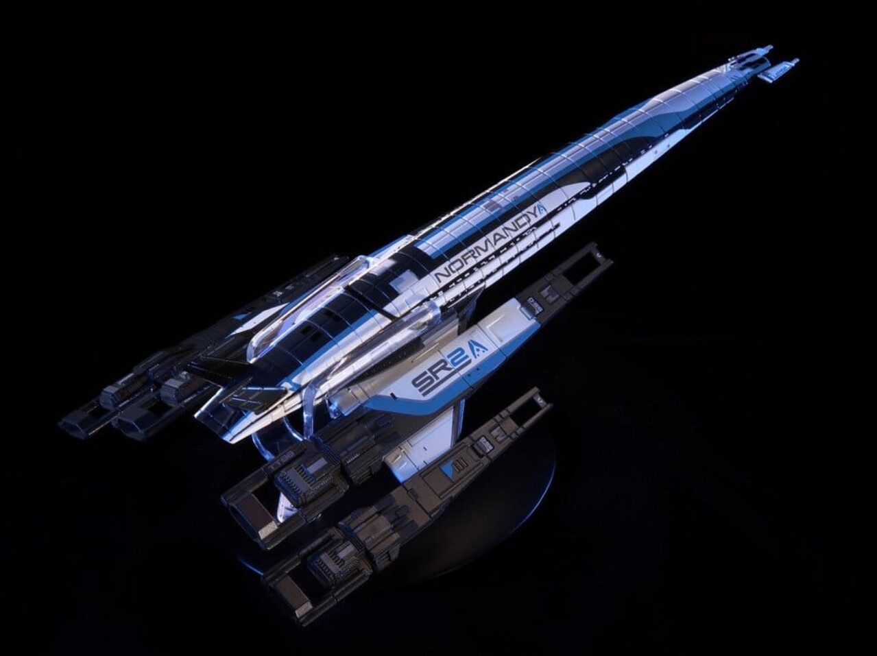 Master Replicas Mass Effect Die-Cast Normandy SR-2 22 cm Master Replicas Mass Effect Die-Cast Normandy SR-2 22 cm
