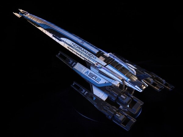 Master Replicas Mass Effect Die-Cast Normandy SR-2 22 cm Master Replicas Mass Effect Die-Cast Normandy SR-2 22 cm