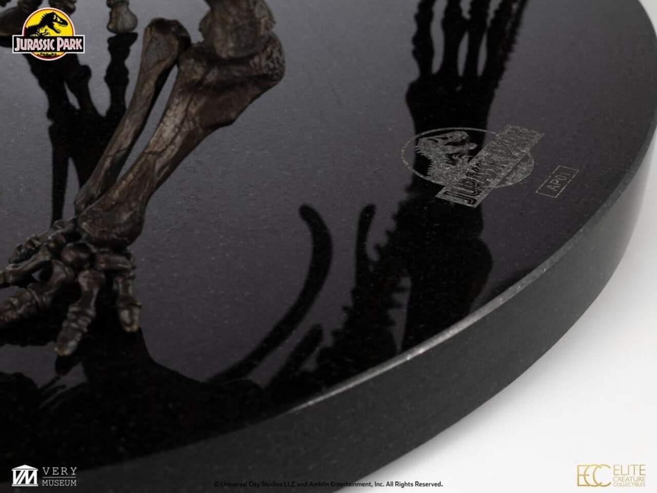 Elite Creature Collectibles Jurassic World ECC Elite Creature Line Statue 1/12 Triceratops Fossil Skeleton Bronze 33 cm Elite Creature Collectibles Jurassic World ECC Elite Creature Line Statue 1/12 Triceratops Fossil Skeleton Bronze 33 cm