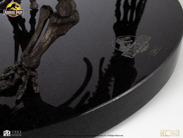 Elite Creature Collectibles Jurassic World ECC Elite Creature Line Statue 1/12 Triceratops Fossil Skeleton Bronze 33 cm Elite Creature Collectibles Jurassic World ECC Elite Creature Line Statue 1/12 Triceratops Fossil Skeleton Bronze 33 cm