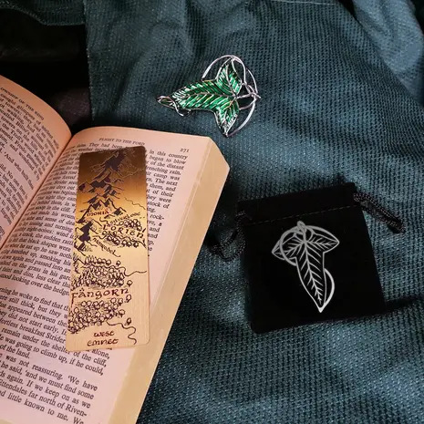 Cinereplicas Lord of the Rings Brooch and Metal Bookmark Set