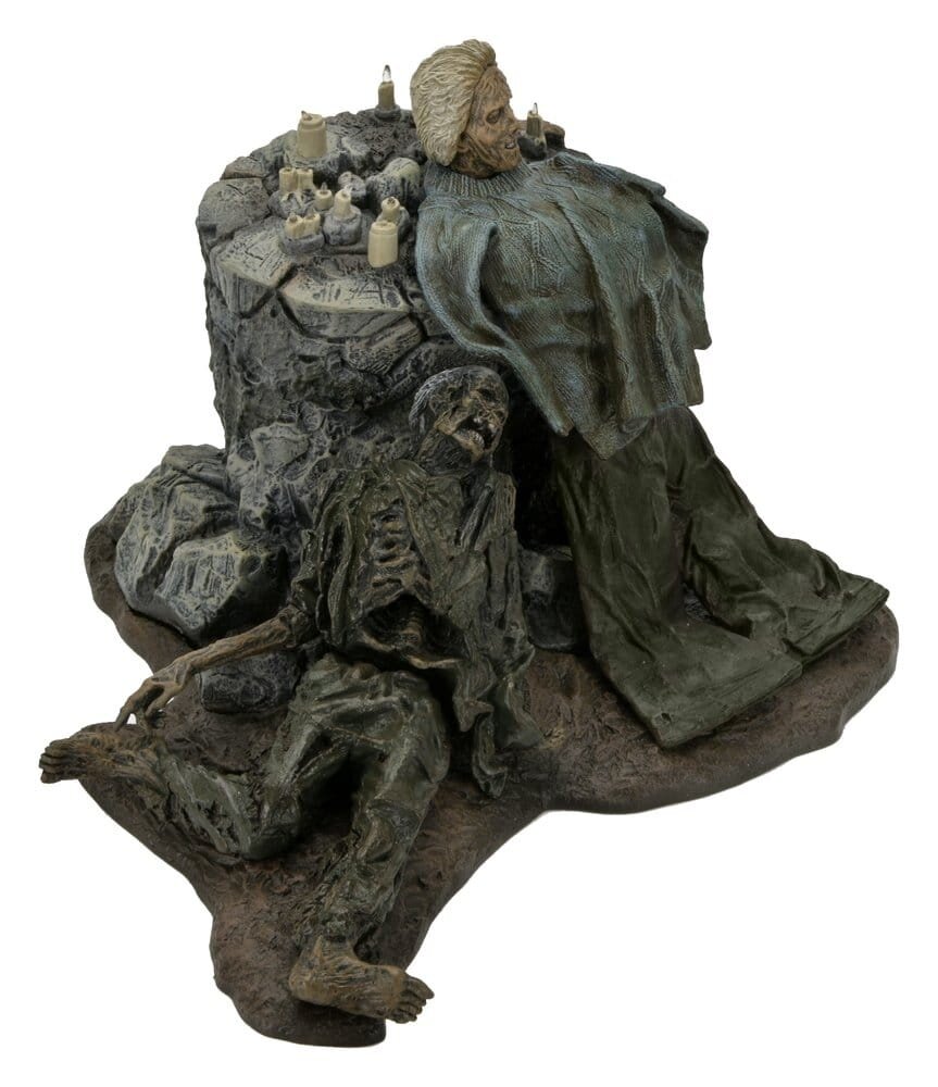 Neca Friday the 13th: The Game Diorama Trenchcoat with Spikes Inferno Room Deluxe Set