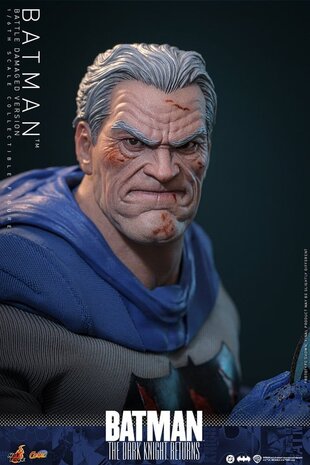 Hot Toys Batman: The Dark Knight Returns Action Figure 1/6 Batman (Battle Damaged Version) 32 cm Hot Toys Batman: The Dark Knight Returns Action Figure 1/6 Batman (Battle Damaged Version) 32 cm