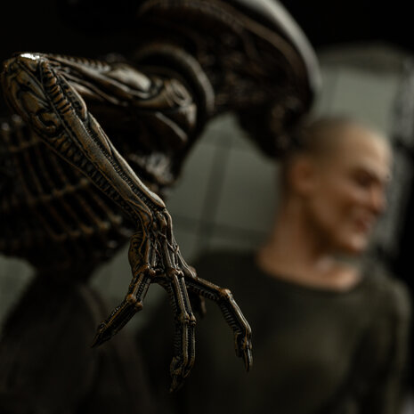 Iron Studios Alien 3 Art Scale Statue 1/10 Ellen Ripley and Dog Alien 23 cm