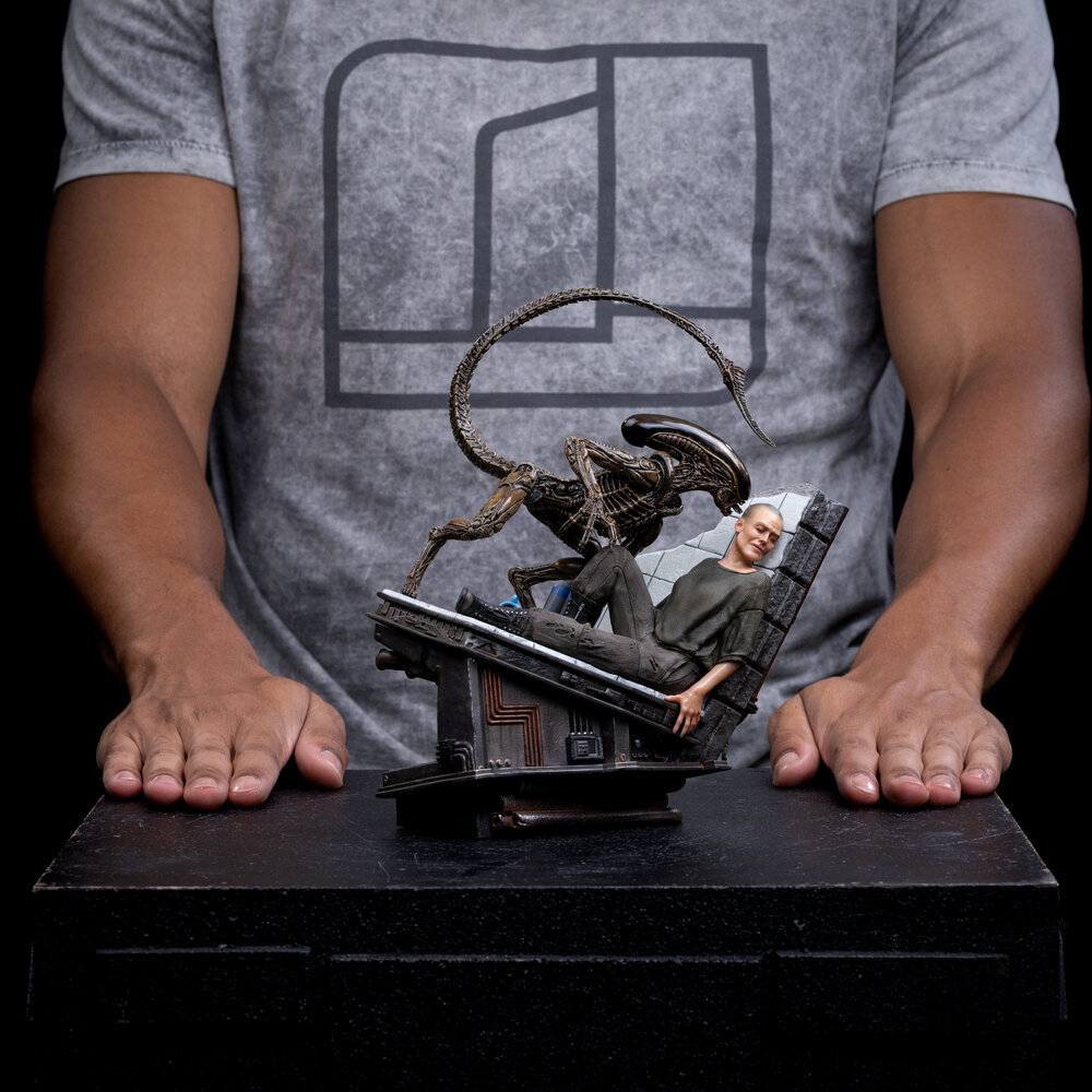 Iron Studios Alien 3 Art Scale Statue 1/10 Ellen Ripley and Dog Alien 23 cm