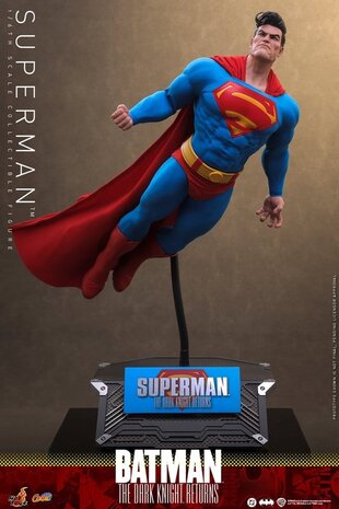 Hot Toys Batman: The Dark Knight Returns Action Figure 1/6 Superman 34 cm