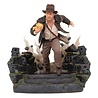 Diamond Select Toys Indiana Jones Raiders of the Lost Ark Deluxe Gallery PVC Statue Escape with Idol 25 cm