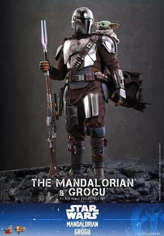 Hot Toys Star Wars: The Mandalorian & Grogu Action Figure 1/6 The Mandalorian and Grogu 31 cm