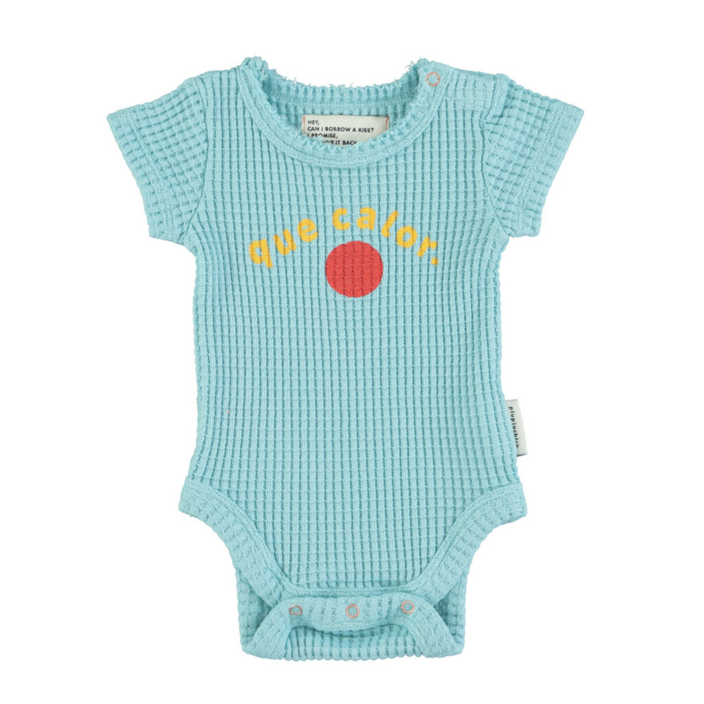 Piupiuchick short sleeve bodysuit | light blue w/ "que calor" print