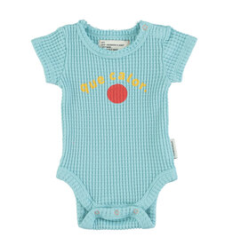 Piupiuchick short sleeve bodysuit | light blue w/ "que calor" print