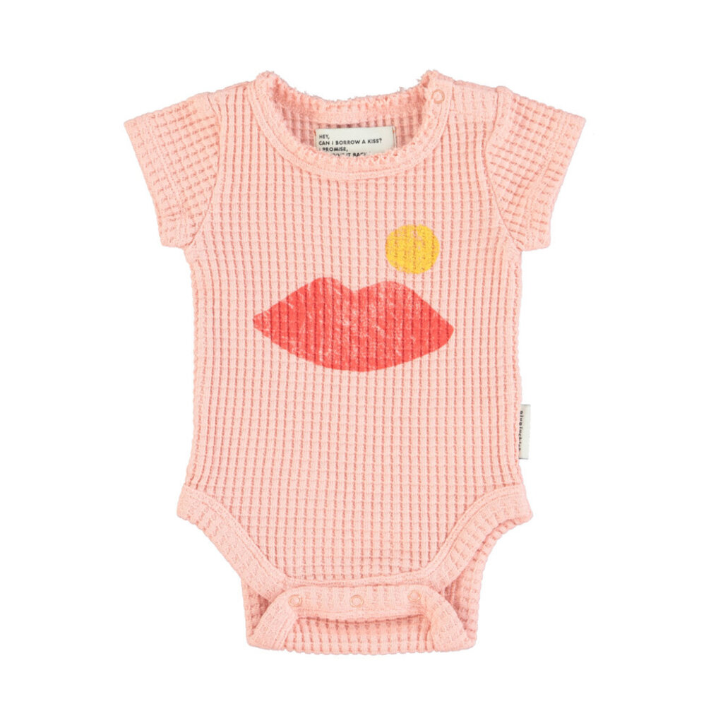 Piupiuchick short sleeve bodysuit | light pink w/ lips print