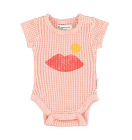 Piupiuchick short sleeve bodysuit | light pink w/ lips print