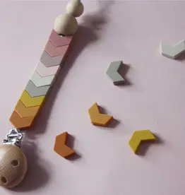 The Cotton Cloud Chevron Pacifier Holder Rose