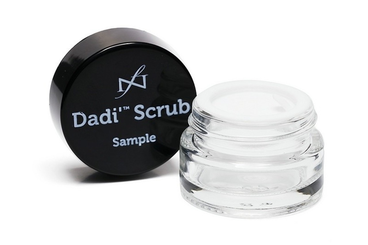 Famous Names Dadi Scrub Sample Potjes (10 st) Famous Names Dadi Scrub Sample Potjes (10 st)