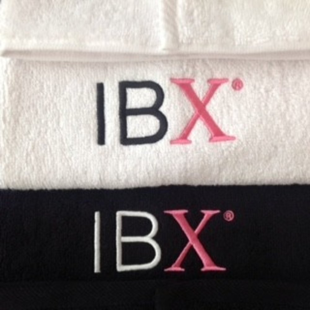 Famous Names IBX Handdoek Zwart Famous Names IBX Handdoek Zwart