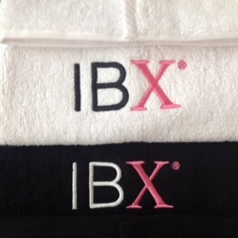 Famous Names IBX Handdoek Zwart Famous Names IBX Handdoek Zwart