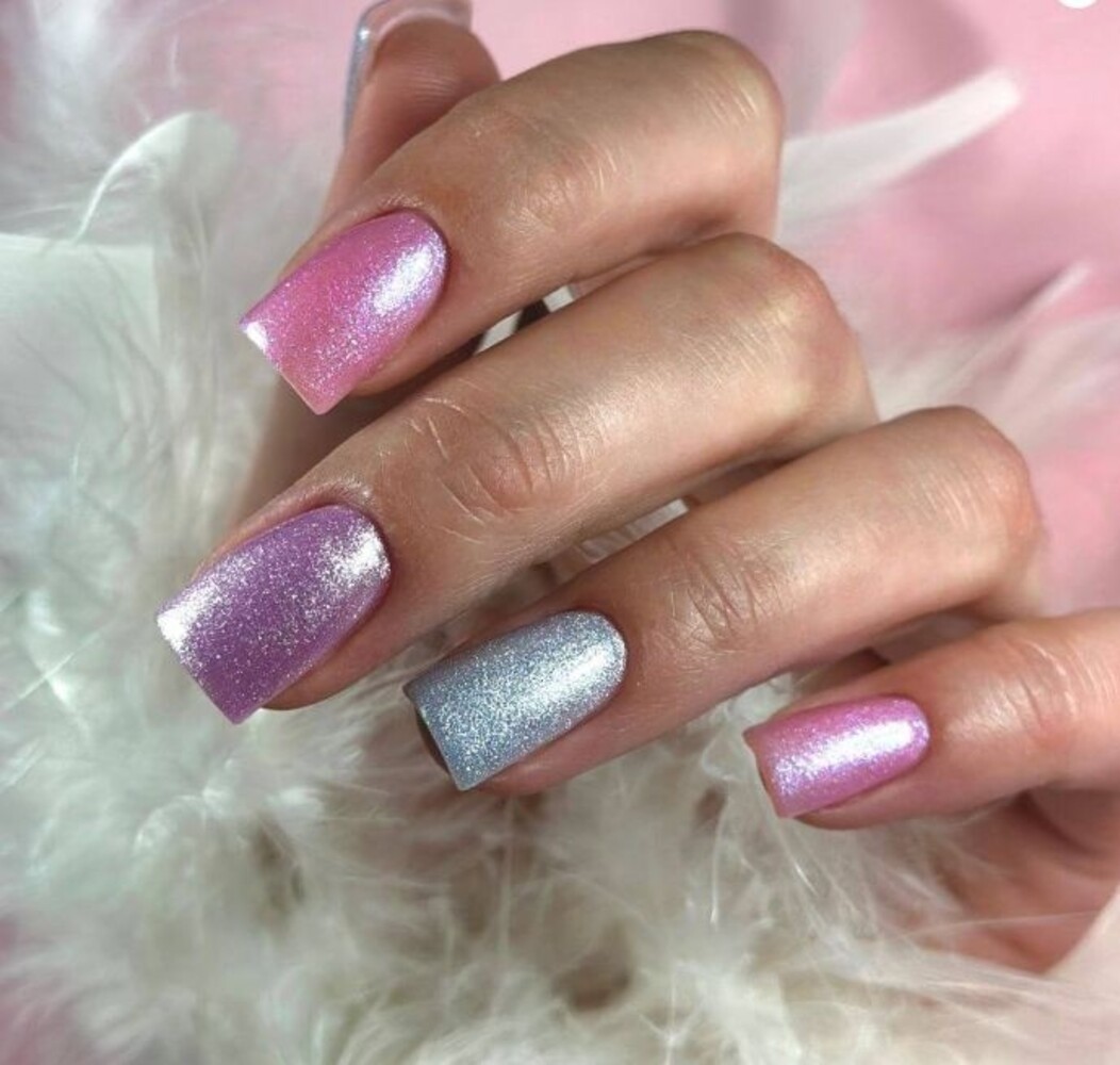 Florence Nails Florence Nails Glitter Gelpolish Pink & Beautiful 10 ml 100.123.71-S TPO/HEMA vrij Florence Nails Florence Nails Glitter Gelpolish Pink & Beautiful 10 ml 100.123.71-S TPO/HEMA vrij