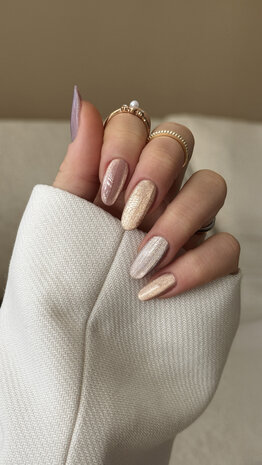 Florence Nails Florence Nails Gelpolish Cat-Eye Morning Dew Silver 100.123.99-S - TPO/HEMA vrij