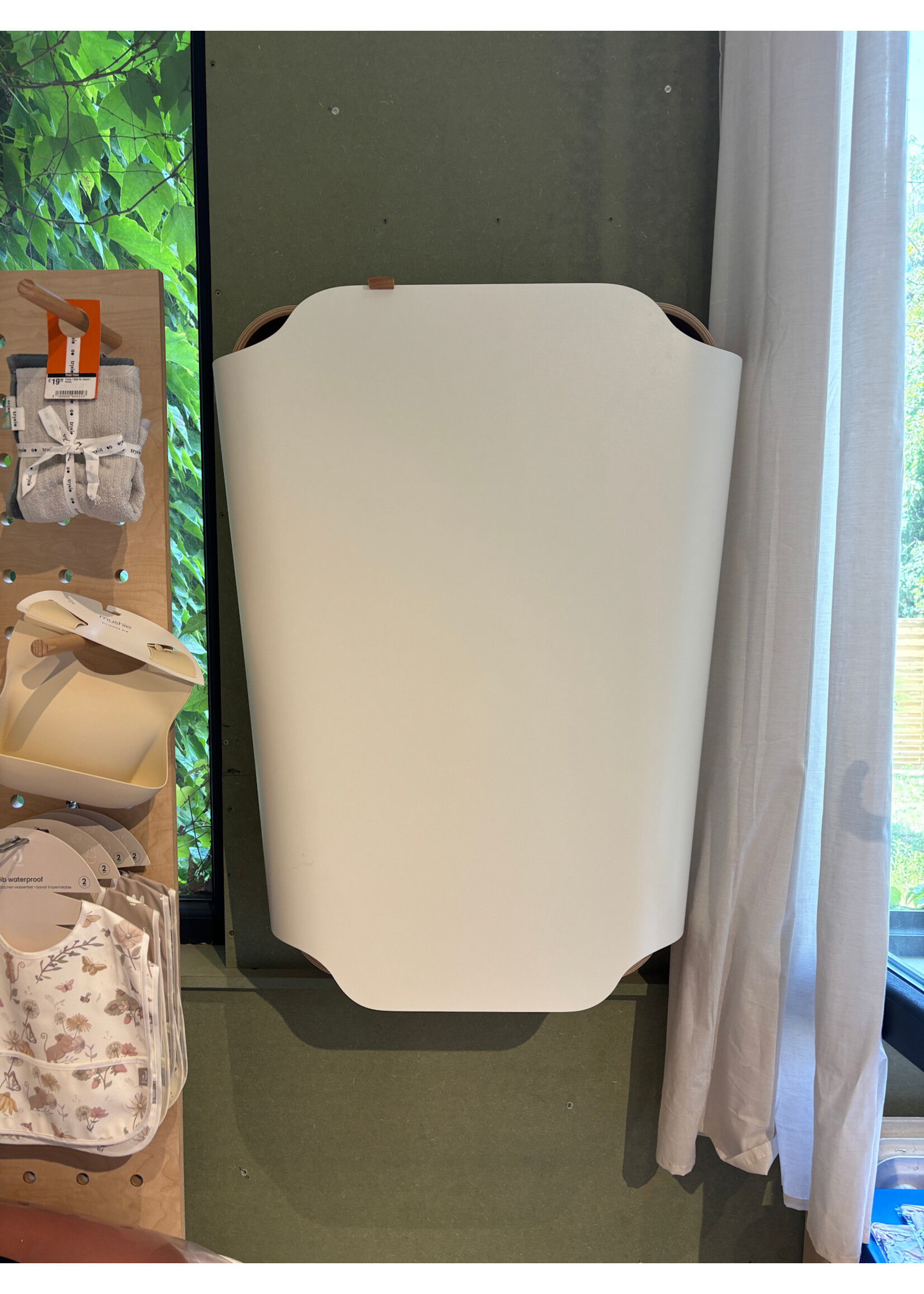 Charlie crane / Commode showroom
