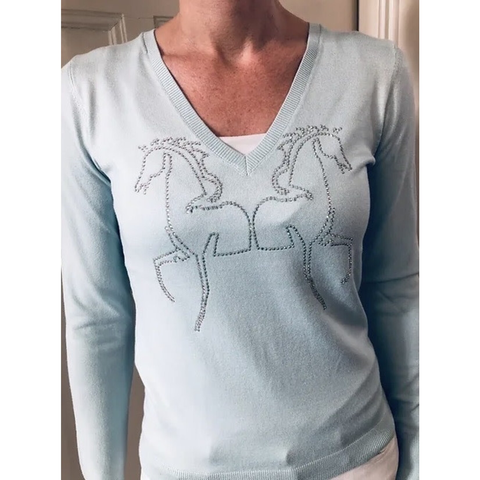 NoConcept Equestrian style v-neck sweater light green sparkling horses