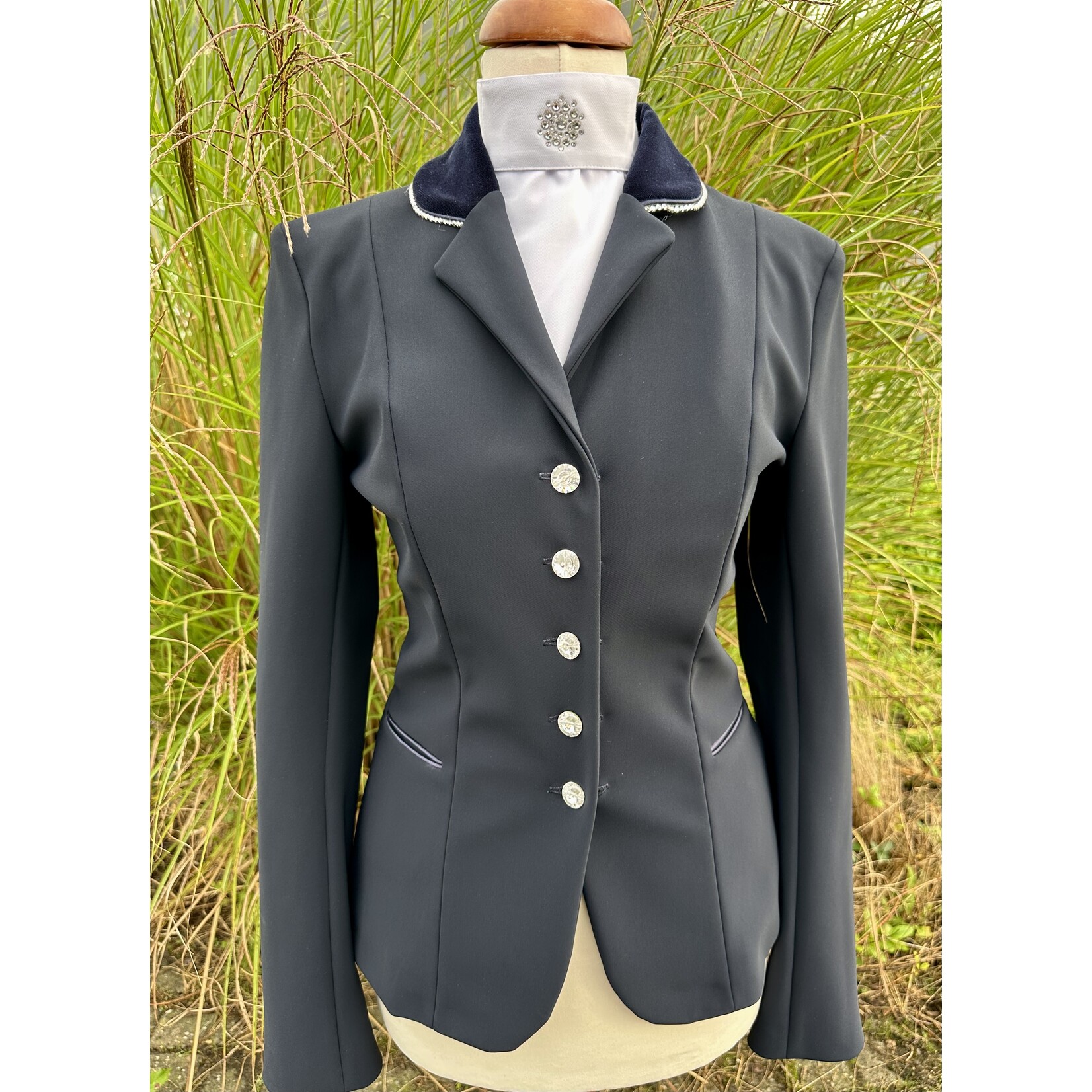 Lamantia Couture Nederland DEMO Competition jacket sportive dark blue velvet (maat 32)