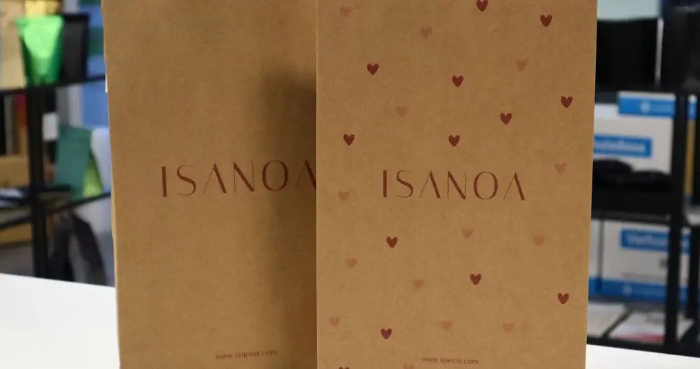 Des pochettes d’expédition personnalisées en un temps record pour ISANOA intimates