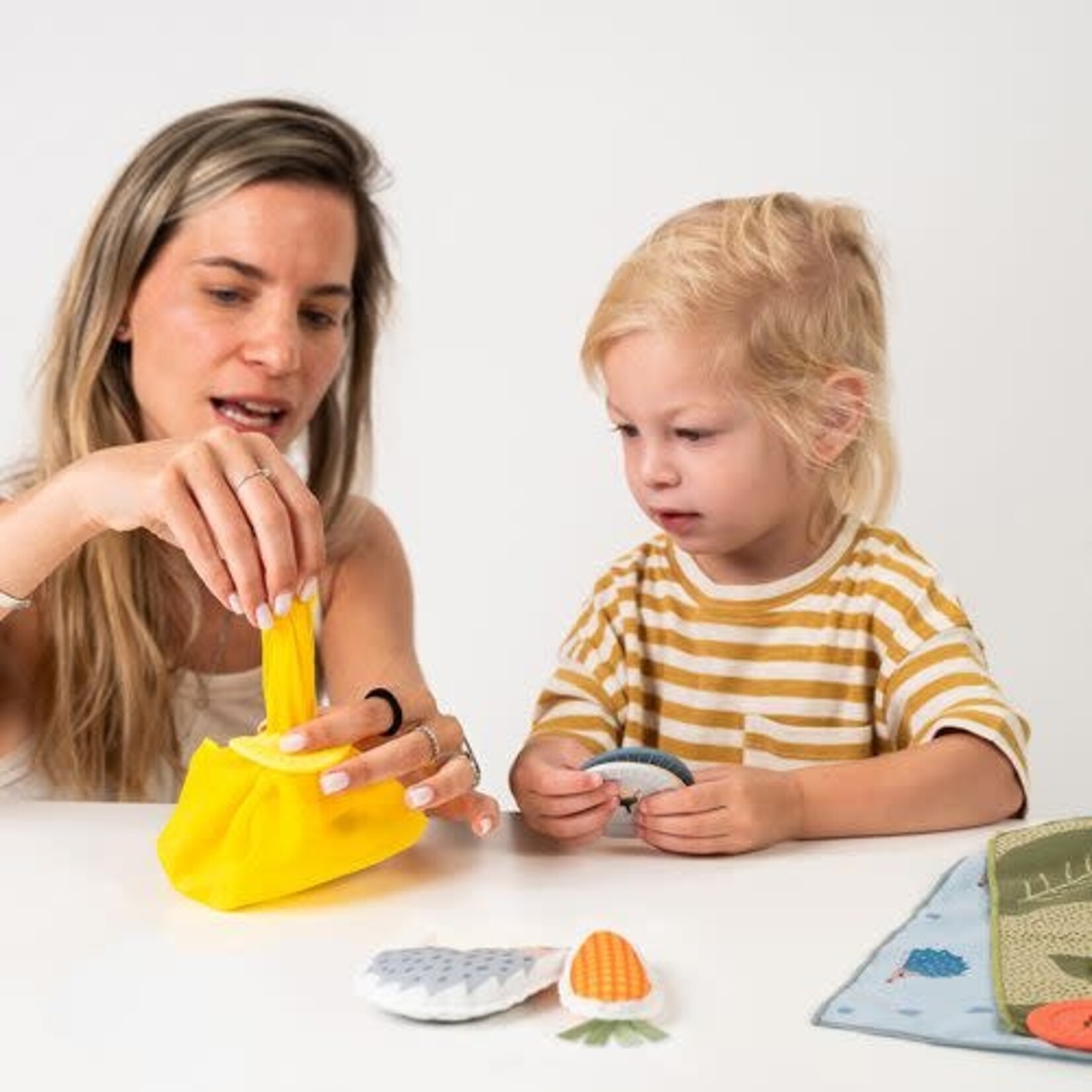 Taf Toys Taf Toys - peek-a-boo what's inside