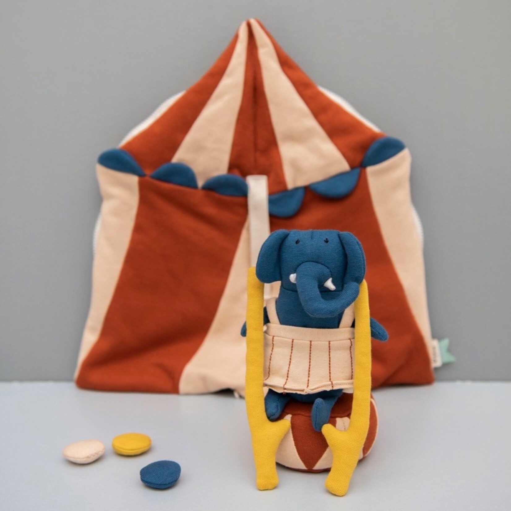 Trixie Trixie - Puppet world M - Circus