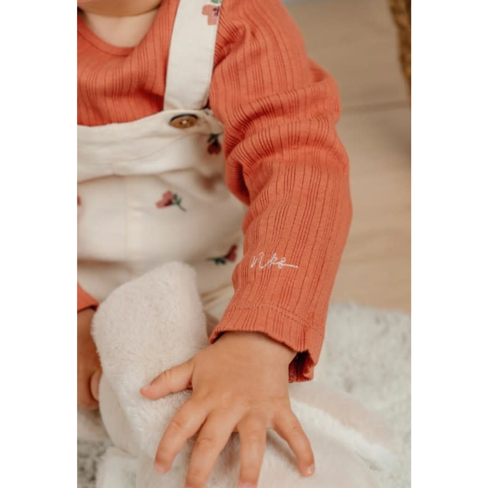 Noukie's Noukie's - Salopette en t-shirt set in jersey met bloemetjesmotief