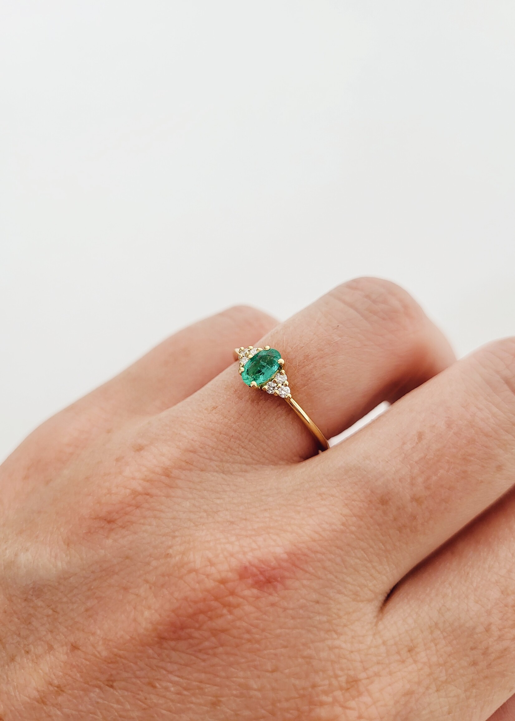 Cluster ring met diamanten en smaragd