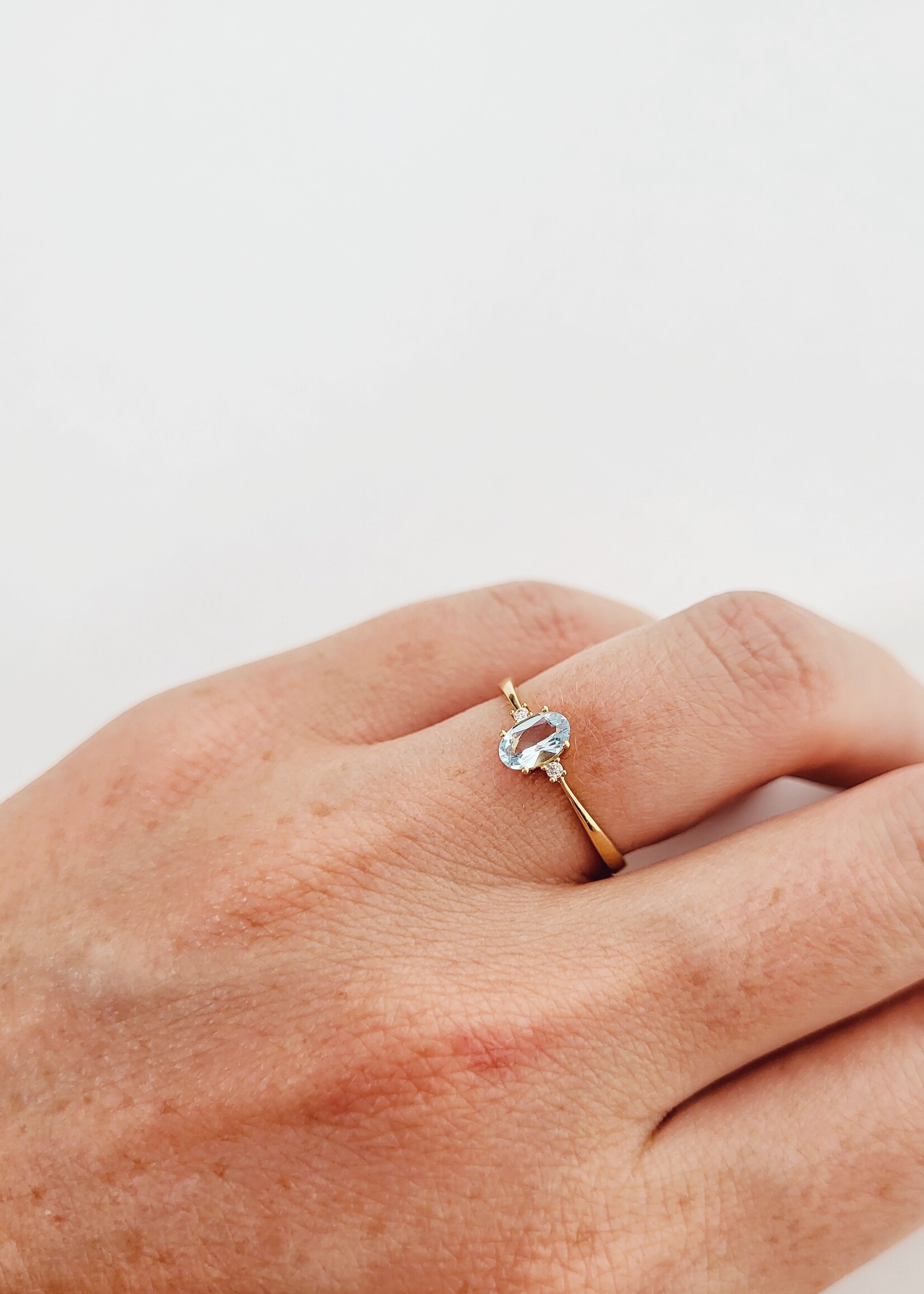Trilogie ring met diamanten en topaas