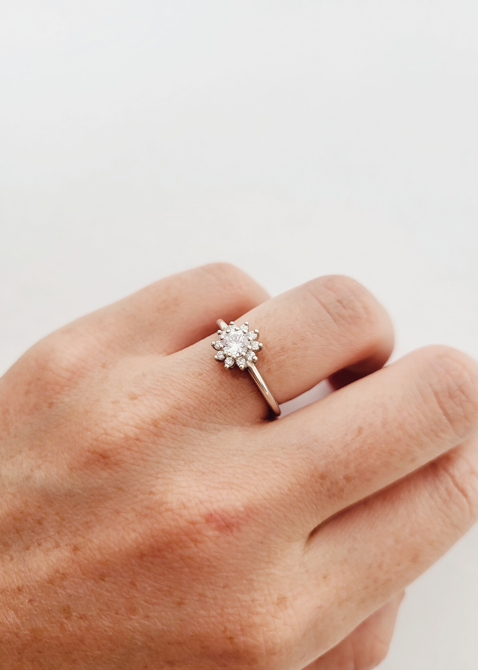Entourage ring met diamanten