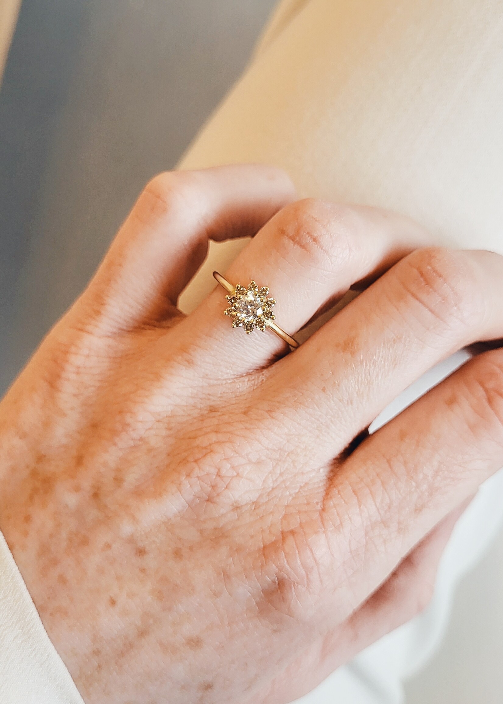 Entourage ring met diamanten