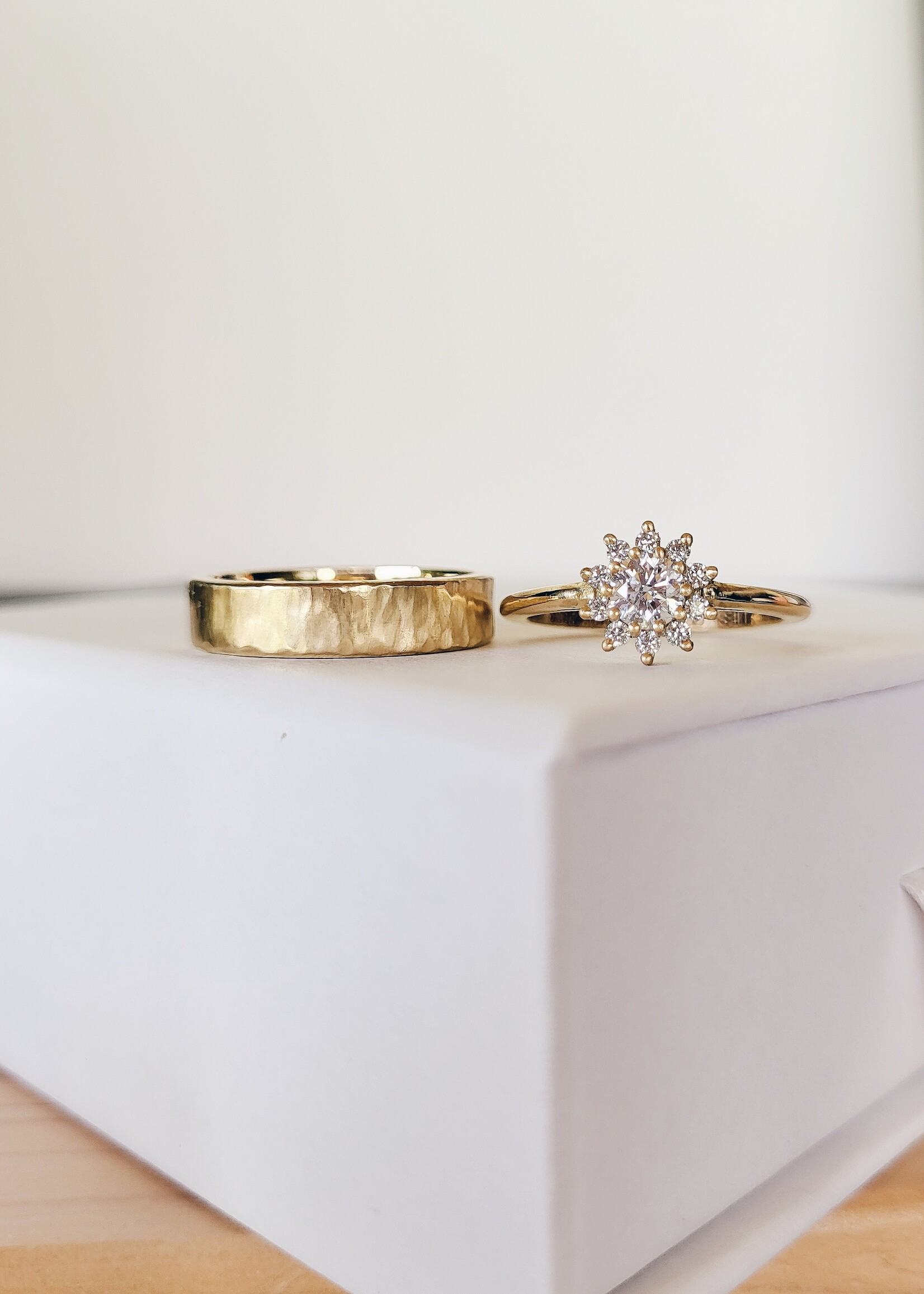 Entourage ring met diamanten