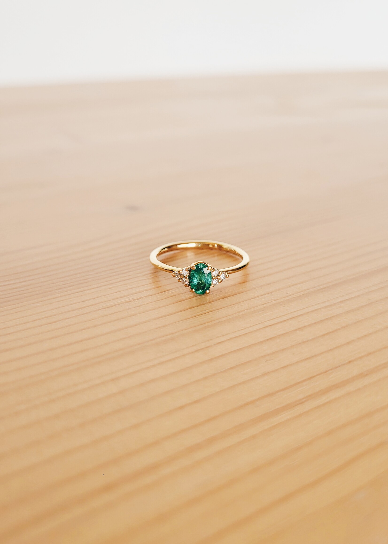 Cluster ring met diamanten en smaragd